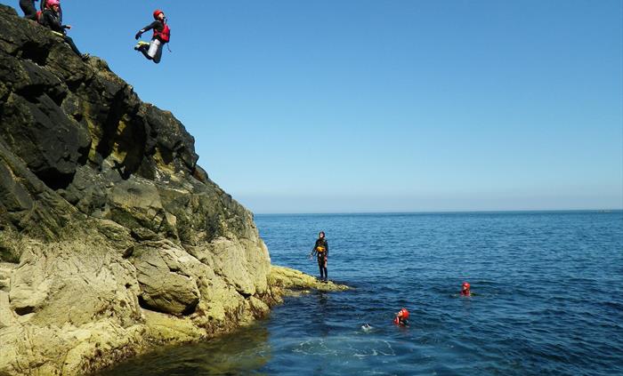 Cliff Jumping Coasteering